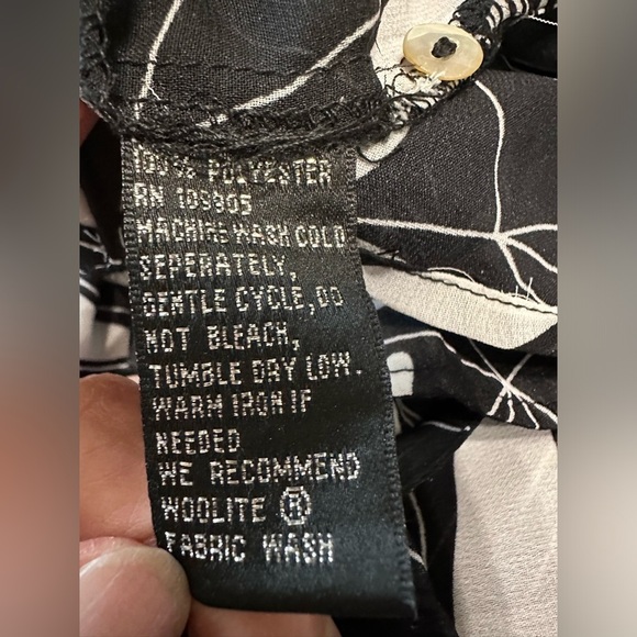 🛍️black/white slightly sheer button down shirt with adjust waist string back. - Picture 8 of 9